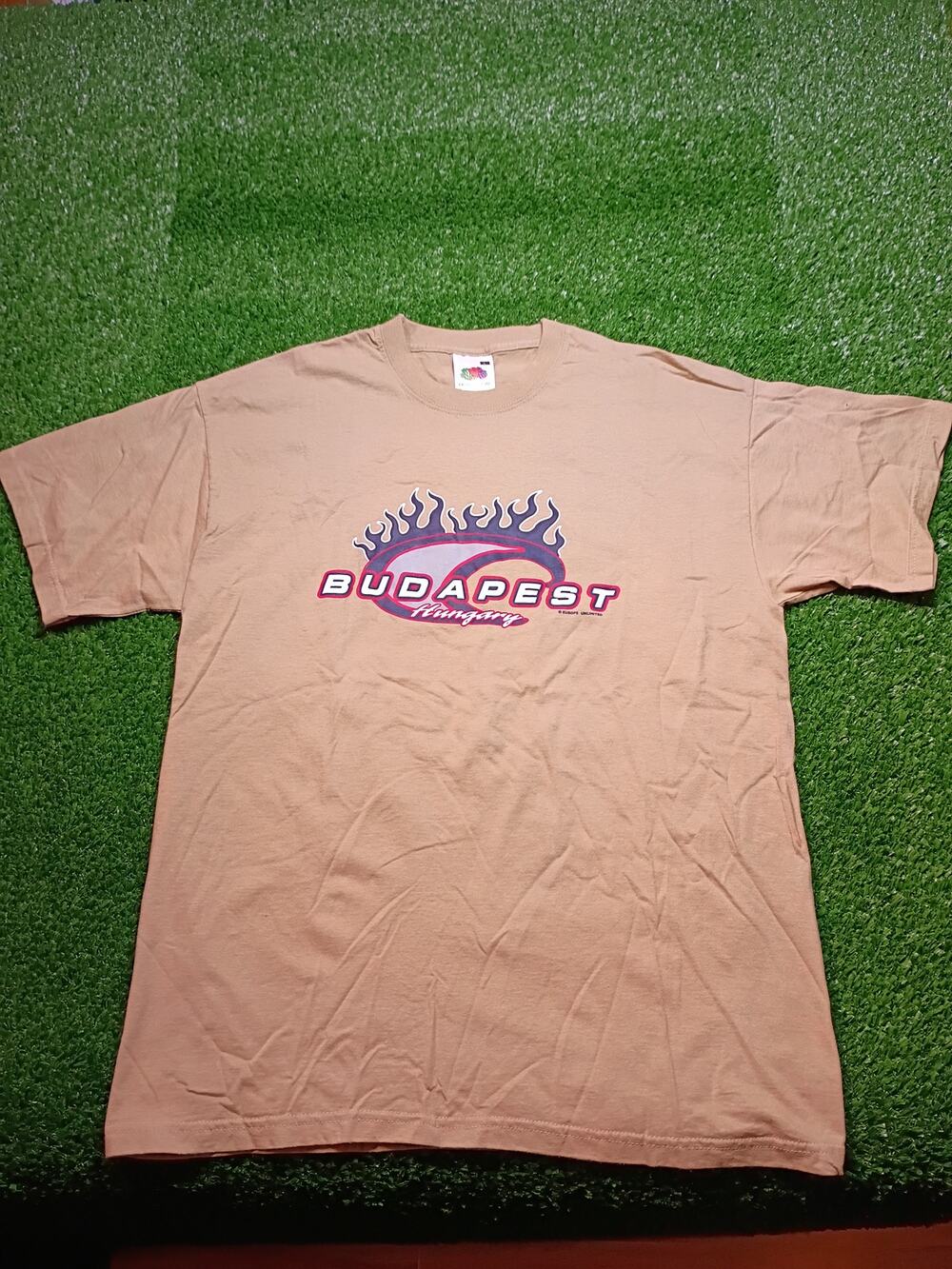Vintage Fruit of the Loom Budapest Graphic Tee L